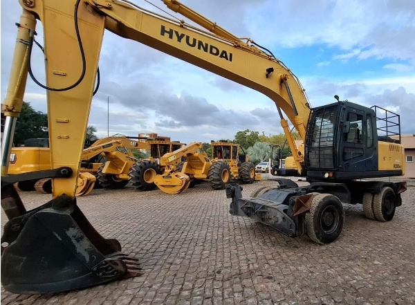 Escavadeira Hyundai R200W -7 ano 2009