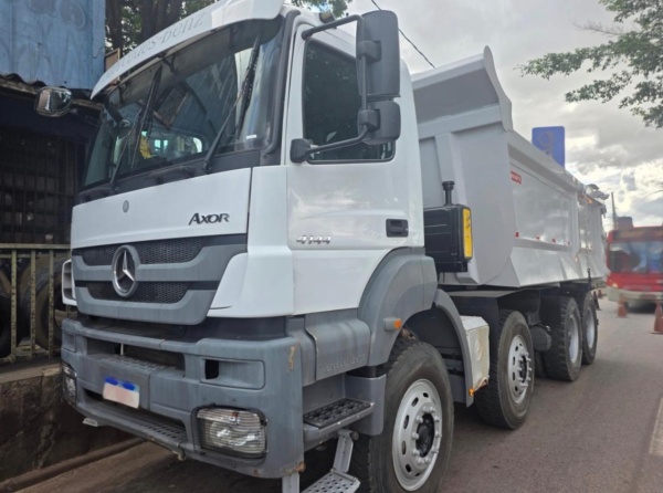 Caminhão Mercedes Benz AXOR 4144 ano 2020