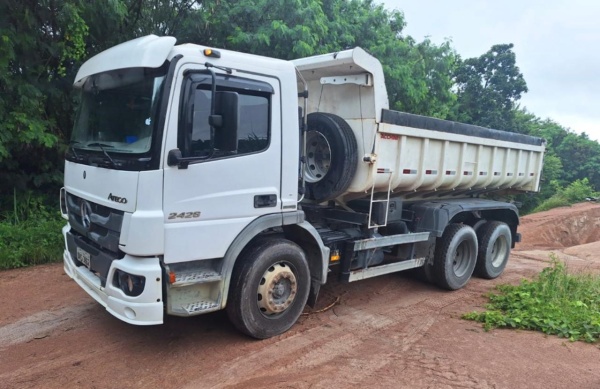 Caminhão Mercedes Benz Atego 2426 ano 2012 - Atego 2426 - Caminhões e Carretas