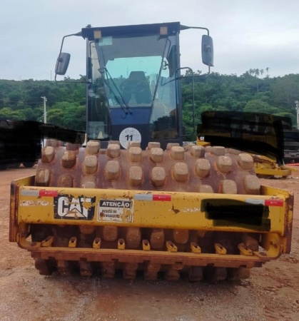 Rolo Compactador Caterpillar CP54B ano 2015