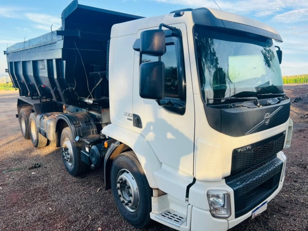 Caminhão Volvo VM 330 ano 2022