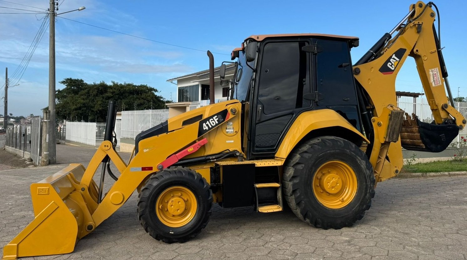 Retroescavadeira Caterpillar 416 F2 ano 2019