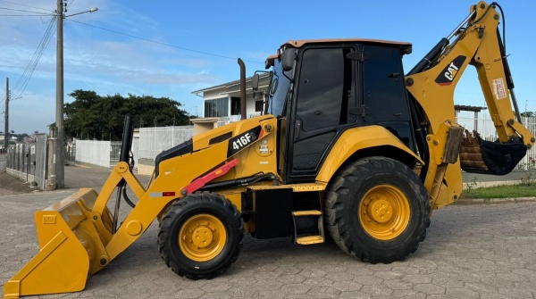 Retroescavadeira Caterpillar 416 F2 ano 2019