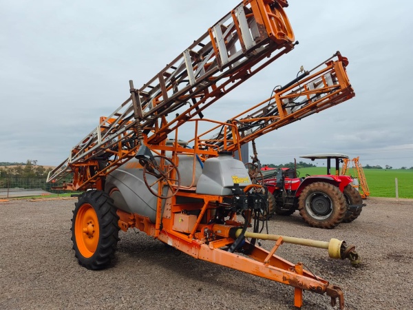 Pulverizador Jacto Advance 3000 ano 2012