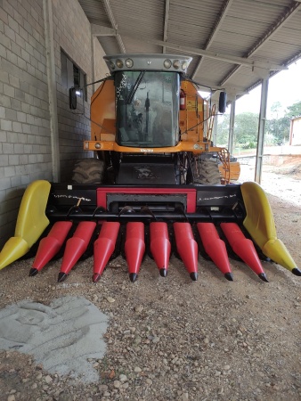 Colheitadeira Valtra BC4500 ano 2009 - BC4500 - Máquinas Agrícolas
