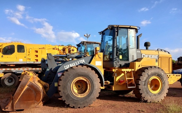 Pá Carregadeira John Deere 644K ano 2015