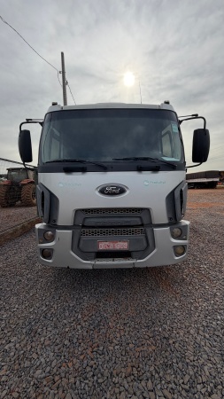 Caminhão Ford Cargo 1932 ano 2011