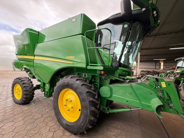 Colheitadeira John Deere S690 ano 2018