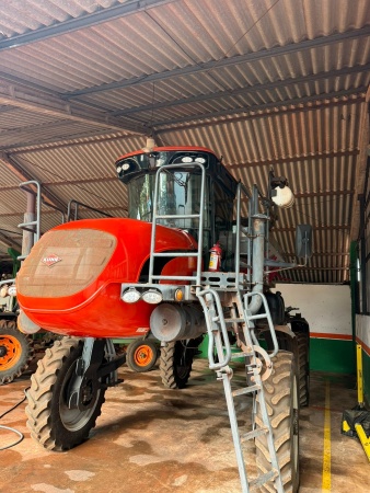 Distribuidor Autopropelido Kuhn ACCURA 5000 ano 2016
