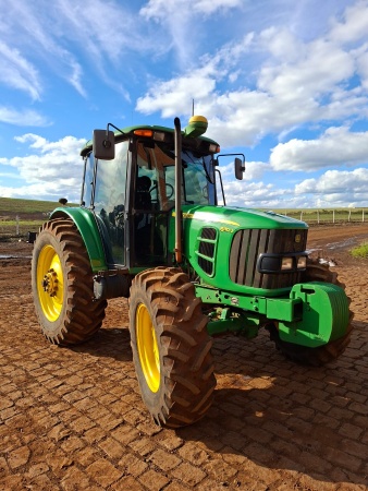 Trator John Deere 6110J ano 2016 - 6110J - Máquinas Agrícolas