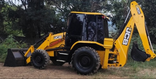 Retroescavadeira JCB 3CX ano 2018