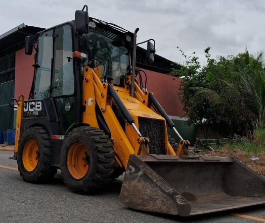 Mini Retroescavadeira JCB 1CX ano 2014