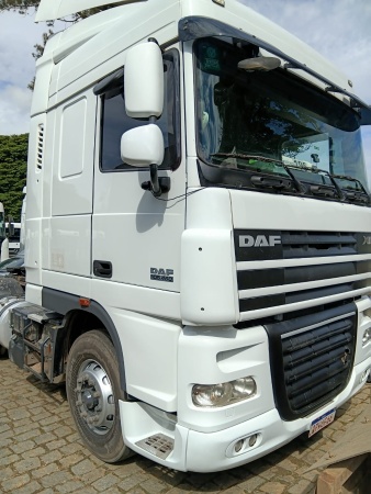 Caminhão DAF XF 105 FTS 460A