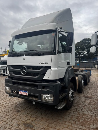 Caminhão Mercedes Benz Axor 3344 ano 2018