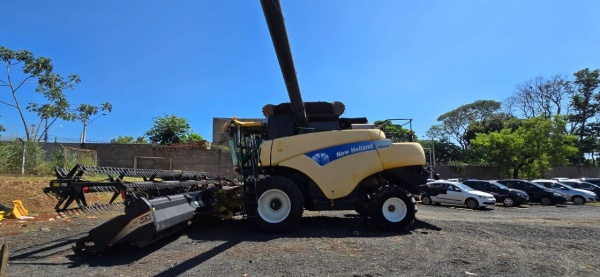 Colheitadeira New Holland CR 9060 ano 2012