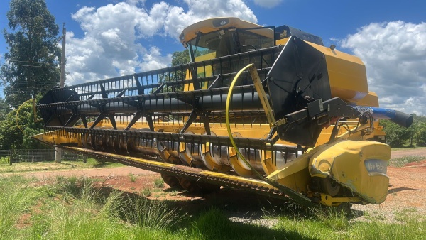 Colheitadeira New Holland TC 5090   ano 2011