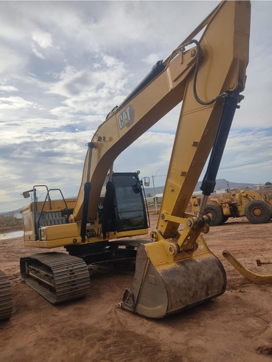Escavadeira Caterpillar 320 ano 2021