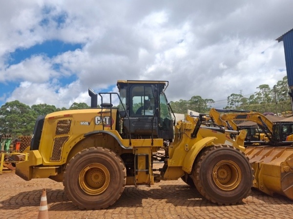 Pá Carregadeira Caterpillar 950L ano 2021