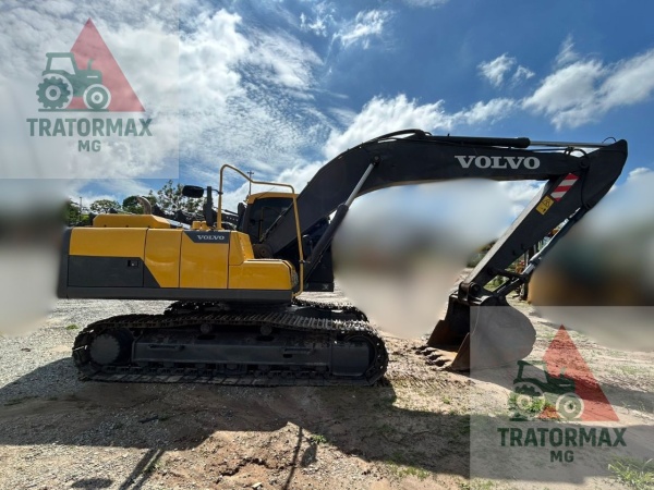 Escavadeira Volvo EC220D ano 2018 - EC220D - Máquinas de Linha Amarela