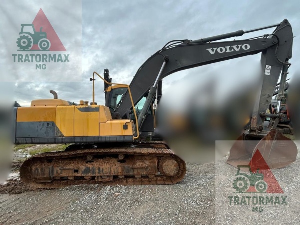 Escavadeira Volvo EC220D ano 2015 - EC220D - Máquinas de Linha Amarela