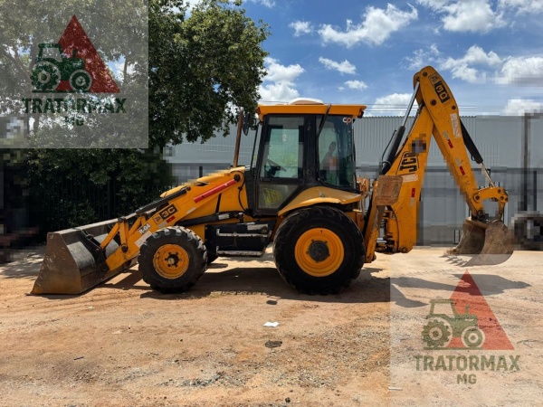 Retroescavadeira JCB 3C ano 2010