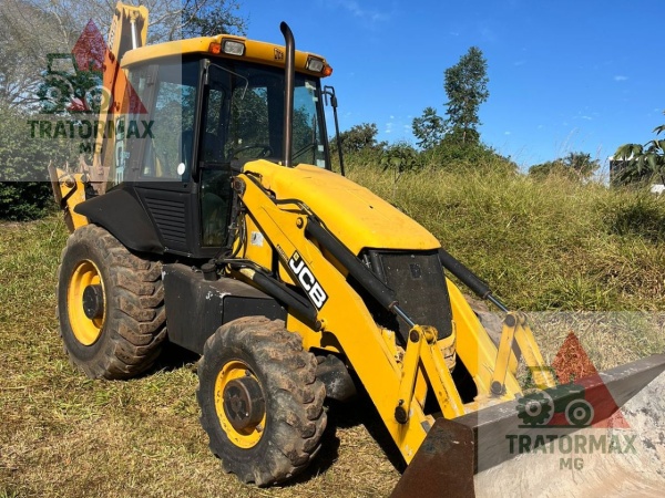 Retroescavadeira JCB 3C ano 2015