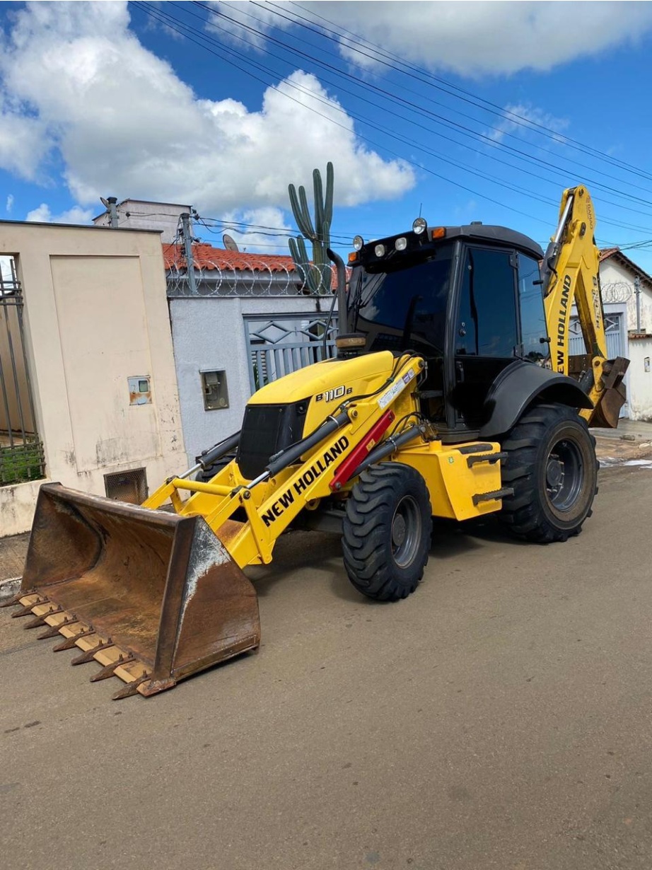 Retroescavadeira New Holland B95B 4x4 ano 2022