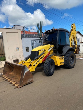 Retroescavadeira New Holland B95B 4x4 ano 2022