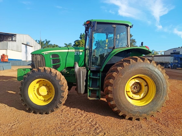 Trator John Deere 6165J ano 2016