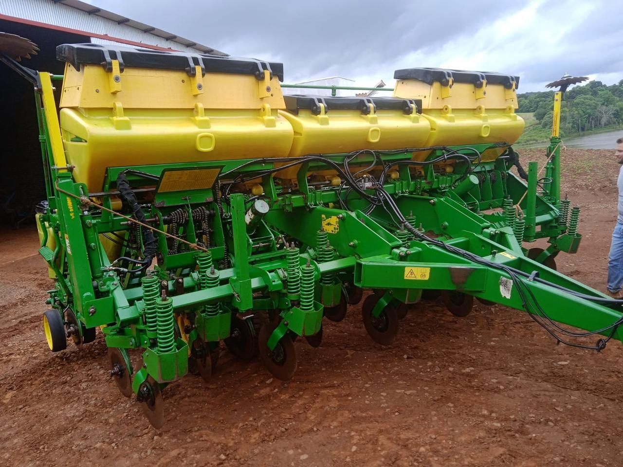 Plantadeira John Deere 1111 ano 2008