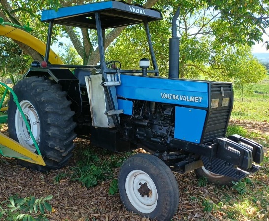 Trator Valtra V 785 ano 2003