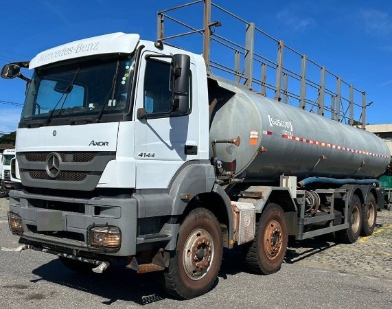Caminhão Mercedes Benz Axor 4144 K ano 2020 - Axor 4144 K - Caminhões e Carretas