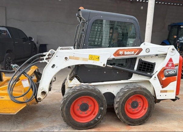 Mini Carregadeira Bobcat S450 ano 2024