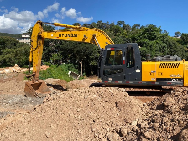 Escavadeira Hyundai R210LC-7 ano 2012 - R210LC-7 - Máquinas de Linha Amarela
