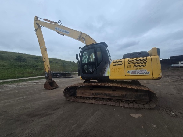 Escavadeira New Holland e215-b ano 2012