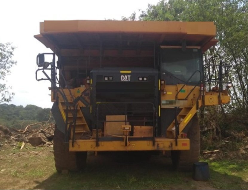 Caminhão Fora de Estrada Caterpillar 775G ano 2012