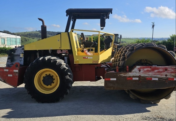Rolo Compactador Dynapac CA250 ano 2002