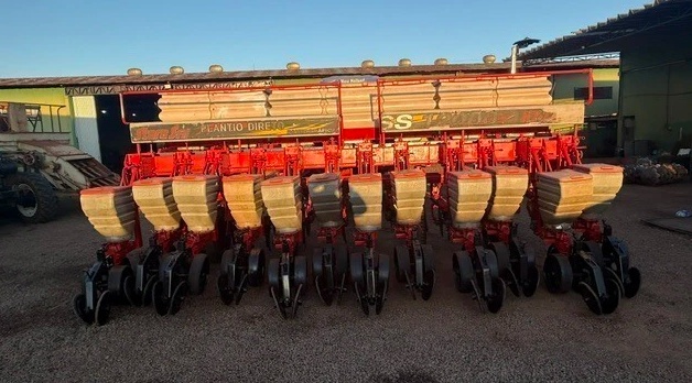 Plantadeira Stara Sfil 11 linhas ano 2003