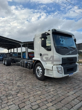 Caminhão Volvo VM 330