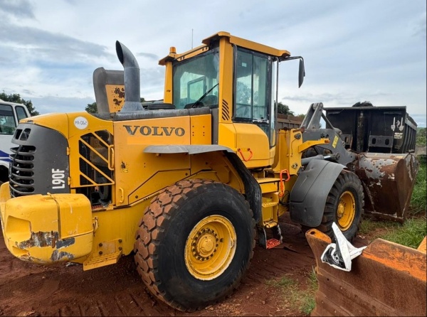 Pá Carregadeira Volvo L90F ano 2021 - L90F - Máquinas de Linha Amarela
