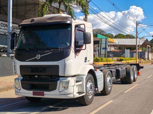 Caminhão Volvo VM330