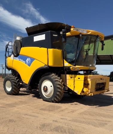 Colheitadeira New Holland CR 9060 ano 2013
