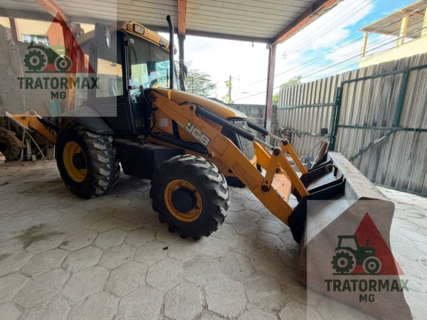 Retroescavadeira JCB 3C ano 2013