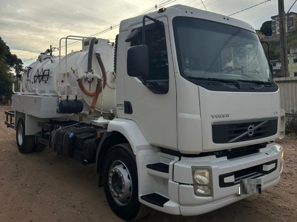 Caminhão Volvo VM 270 ano 2013