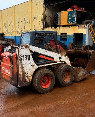 Mini Carregadeira Bobcat S130 - S130 - Máquinas de Linha Amarela