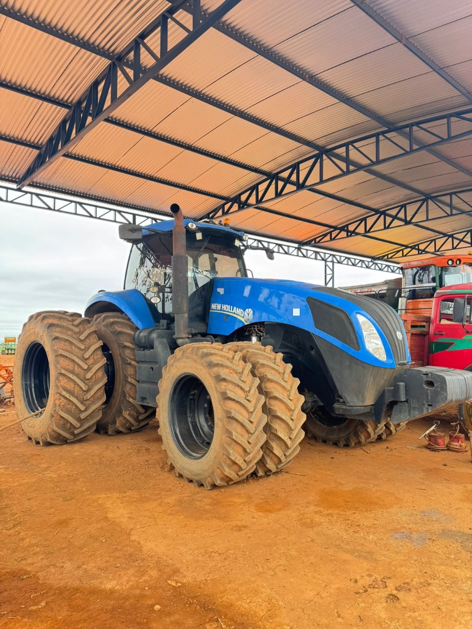 Trator New Holland T8 385 ano 2015