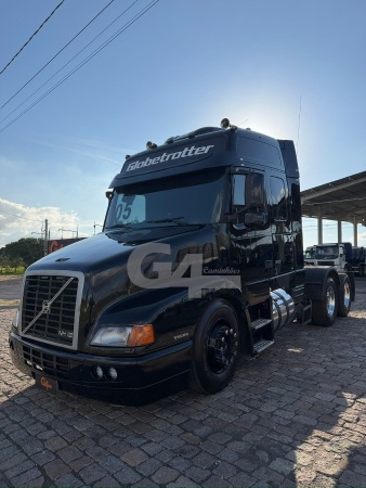 Caminhão Volvo NH12 ano 2005
