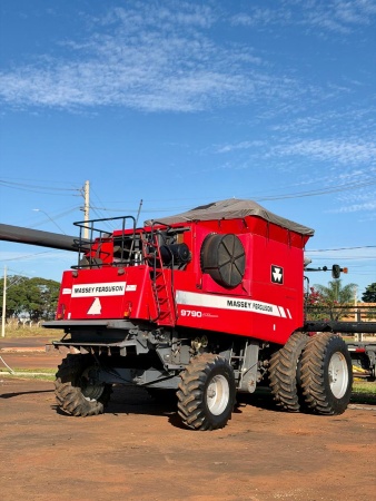 Colheitadeira Massey Ferguson MF9790 ano 2015