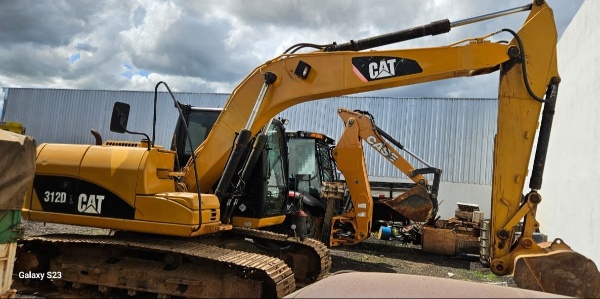 Escavadeira Caterpillar 312 DL ano 2012