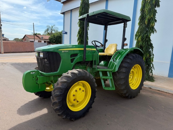 Trator John Deere 5078 E ano 2017